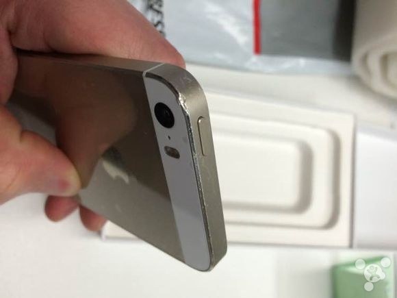 官翻iPhone5s圖片 磕碰明顯