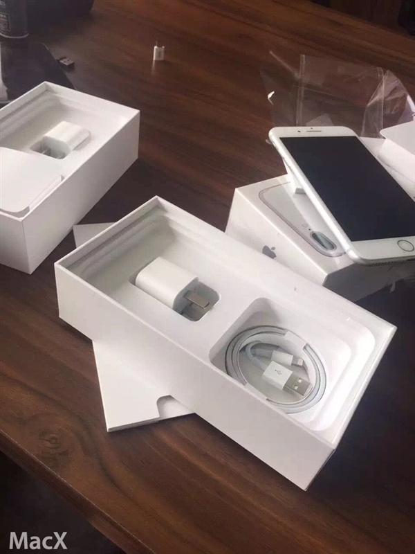 蘋果iPhone7 Plus國行版包裝盒內有什麼？金色/玫瑰金/銀色/磨砂黑開箱圖片