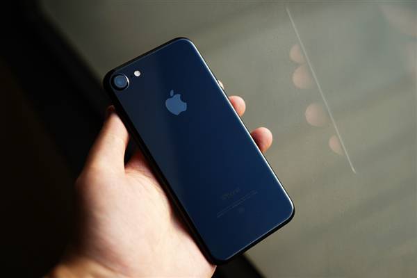 iphone7亮黑色和黑色包裝不一樣嗎？蘋果7/7plus黑色開箱上手體驗