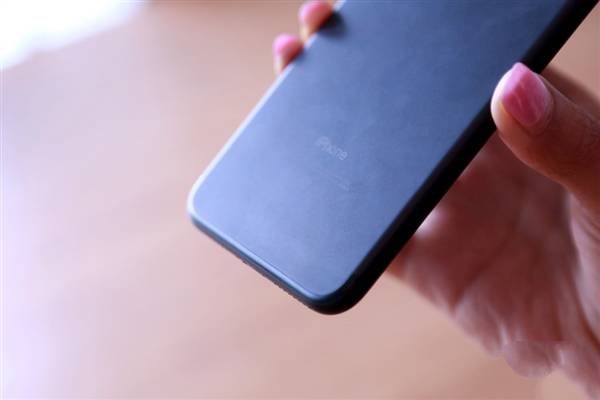 iphone7亮黑色和黑色包裝不一樣嗎？蘋果7/7plus黑色開箱上手體驗