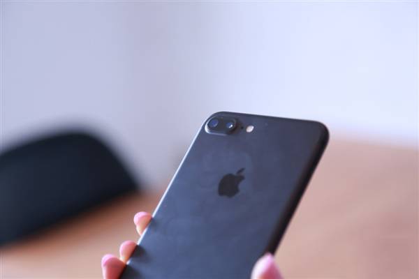 iphone7亮黑色和黑色包裝不一樣嗎？蘋果7/7plus黑色開箱上手體驗