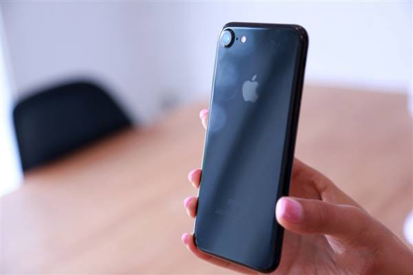 iphone7亮黑色和黑色包裝不一樣嗎？蘋果7/7plus黑色開箱上手體驗