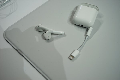 iPhone7 Plus有線耳機怎麼用？    