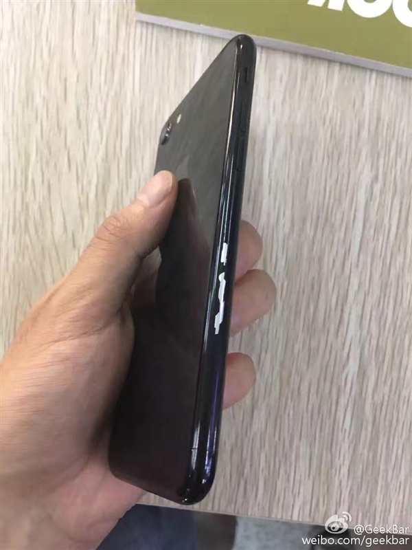 iPhone7亮黑色掉漆怎麼辦？蘋果iPhone7Plus亮黑色掉漆解決方法  