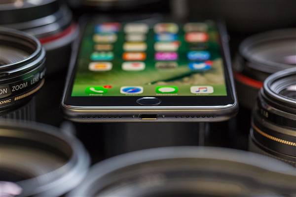 iPhone8重磅新功能：蘋果真正的無線充電！
