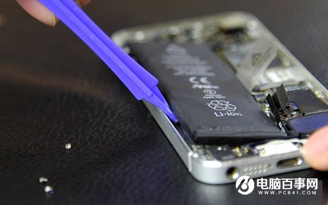 iPhone怎麼換電池  iPhone5更換電池教程