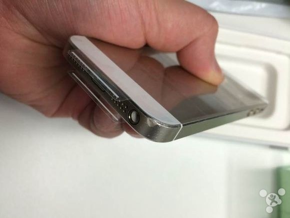 機身慘不忍睹 官翻iPhone5s開箱圖賞