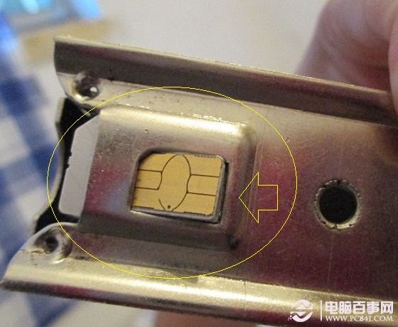 iPhone5s所需要的迷你小卡就剪出來了