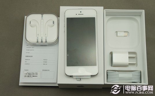 iPhone5盒內配件擺非常常整齊