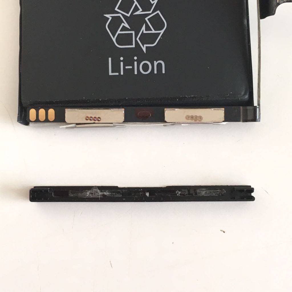 iPhone 5/6 原裝電池的簡單拆解教程