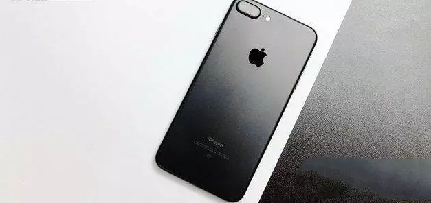 蘋果7黑色還是亮黑好看？iPhone7黑色與亮黑色區別對比