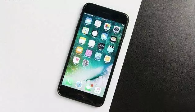 蘋果7黑色還是亮黑好看？iPhone7黑色與亮黑色區別對比