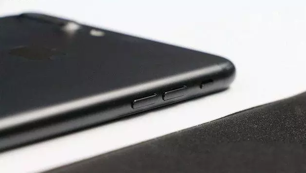 蘋果7黑色還是亮黑好看？iPhone7黑色與亮黑色區別對比