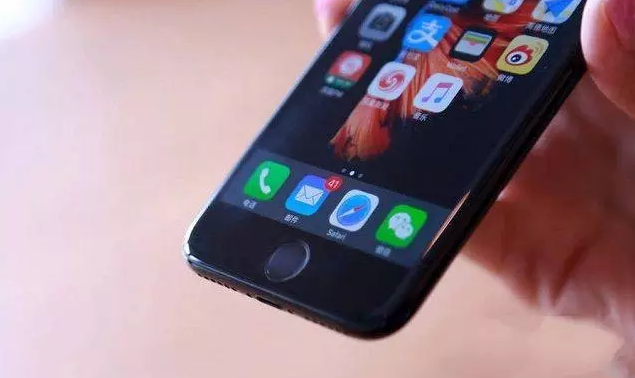 蘋果7黑色還是亮黑好看？iPhone7黑色與亮黑色區別對比