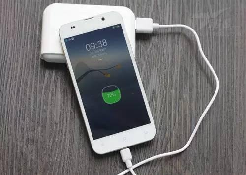 iPhone整晚充電到底會不會傷害手機電池？