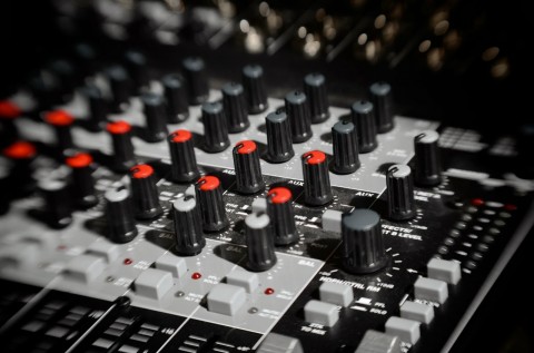 sound_desk_knob-480x317.jpg