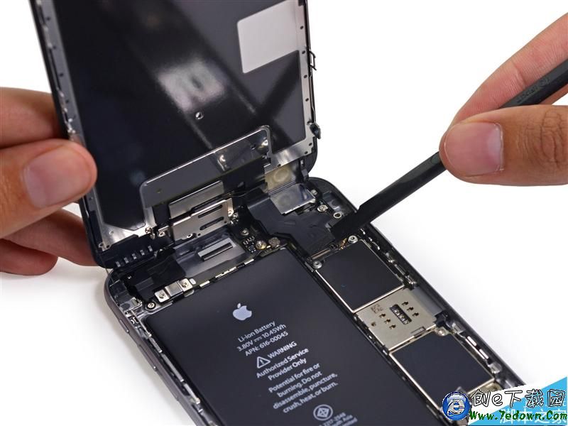 iPhone 6S Plus完全拆解：CPU內存閃存全變了！