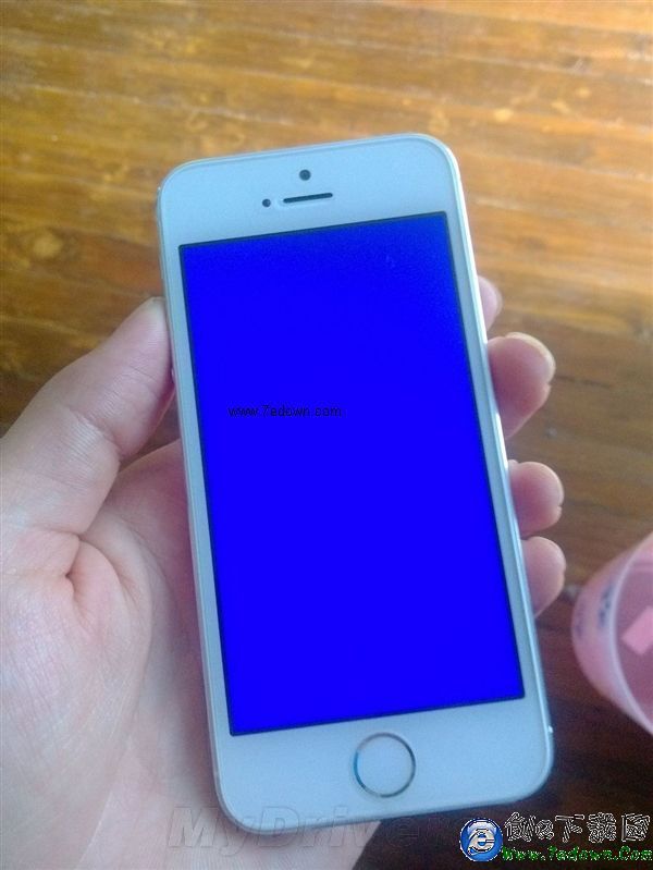 果粉郁悶：iPhone 5S、6、6 Plus瘋狂藍屏