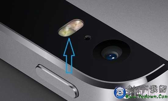 iPhone5s後攝像頭旁邊有雙LED閃光燈