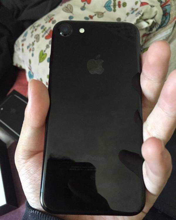 亮黑配色的新iPhone真的值得買嗎? arpun.com