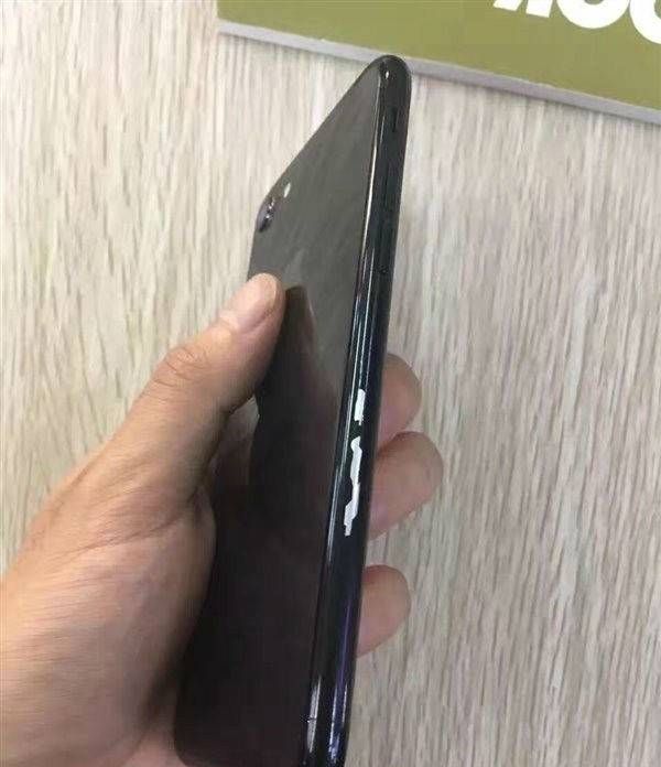 亮黑色iPhone7不戴保護套會怎樣 arpun.com