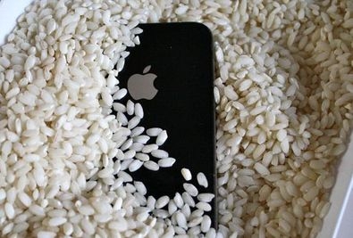 iphone6s掉水裡怎麼辦？iphone6s掉入水中的處理方法