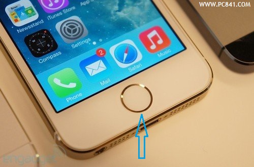 圖為iPhone5S獨特的指紋識別Home鍵