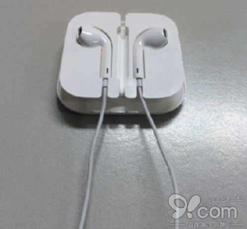 如何將iPhone 5s耳機裝回耳機盒  
