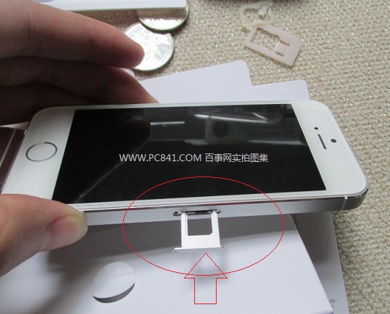 取出iPhone5s SIM卡槽