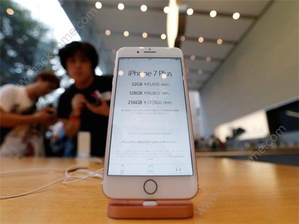 郭明錤：蘋果明年將推三款iPhone8，其一配OLED屏